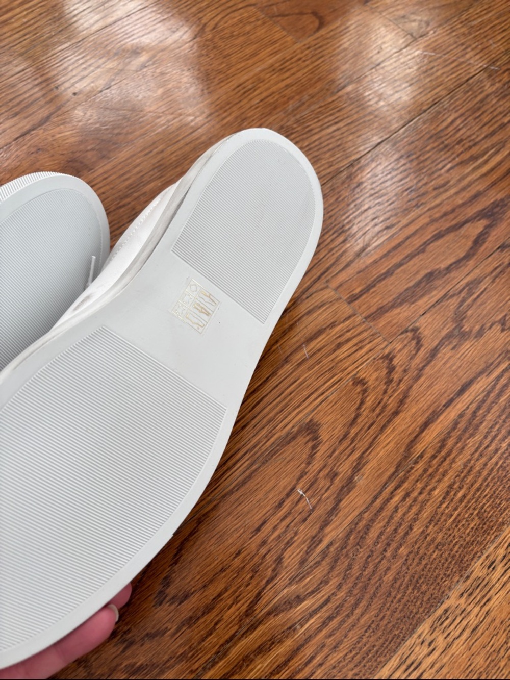 Oliver Cabell LOW 1 Malibu Sneakers in White with Gold - Picture 8 of 10